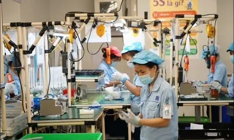 Tín hiệu tích cực trong sản xuất công nghiệp, hoạt động thương mại