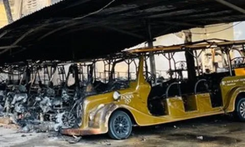 Hỏa hoạn thiêu rụi 40 xe điện du lịch ở Hội An