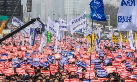 Làn sóng bác sĩ đình công làm tê liệt hoạt động bệnh viện ở những thành phố nhỏ của Hàn Quốc