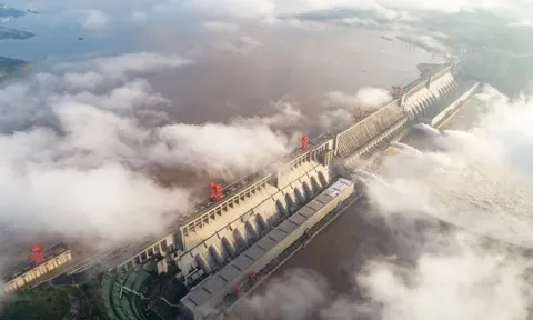 Không phải Vạn lý trường thành, Trung Quốc còn sở hữu một siêu công trình có thể nhìn thấy bằng mắt thường từ không gian, kiếm về hàng tỷ USD/năm chỉ là “phụ”