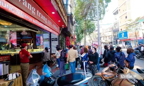 Vì sao thị trường vàng “bên nóng, bên lạnh”?