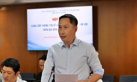 Tp.HCM: Sở Văn hóa và Thể thao sẽ mời chuyên gia thẩm định trang phục của ca sĩ Đàm Vĩnh Hưng