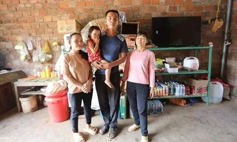 Chuyện tình đẹp tựa cổ tích của cặp đôi khuyết tật