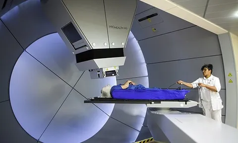 Cỗ máy y khoa đắt đỏ bậc nhất thế giới, được mệnh danh hung thần diệt ung thư: Công nghệ phương Tây được Trung Quốc tự chủ, bệnh nhân vui mừng vì giá điều trị giảm nửa