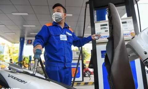 Sao giá xăng đột ngột giảm sốc xuống dưới 23.000 đồng/lít?