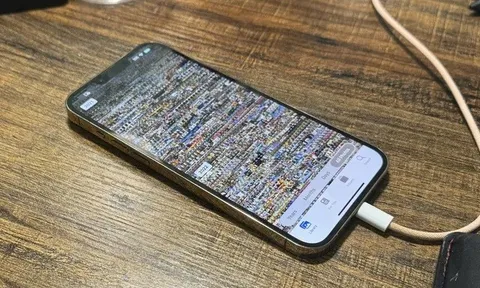 iPhone gặp lỗi lạ: Người dùng "tá hỏa" khi ảnh nhạy cảm xóa từ mấy năm trước bỗng hiện trở lại