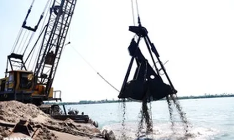 Gắn camera giám sát toàn bộ hoạt động khai thác cát ở miền Tây