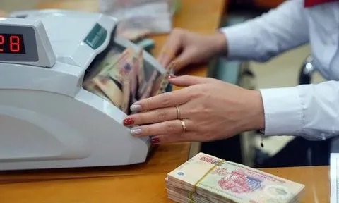Ngân hàng dồn dập tăng lãi suất huy động để hút tiền gửi