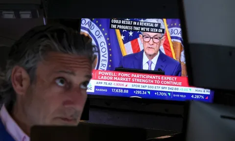 Chứng khoán Mỹ phá đỉnh mọi thời đại sau quyết định lãi suất của Fed