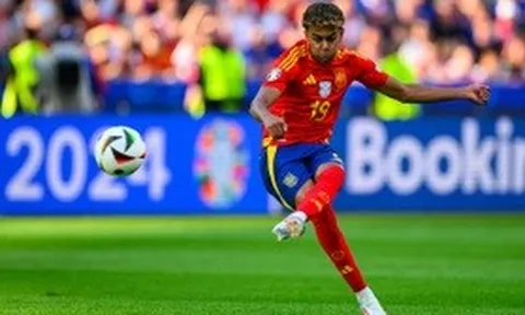 Thần đồng 16 tuổi lập kỷ lục ấn tượng ở Euro 2024