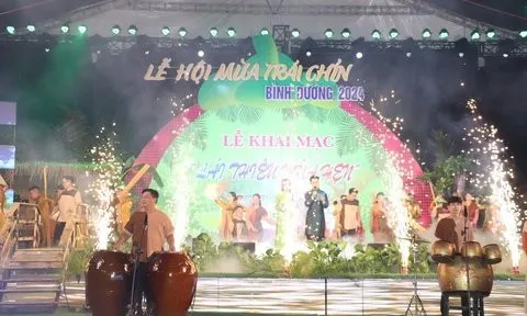 Mê mẩn với lễ hội trái cây, hàng nghìn người tham dự ở Bình Dương