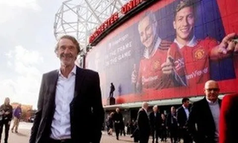 Man Utd cân nhắc đổi tên sân Old Trafford