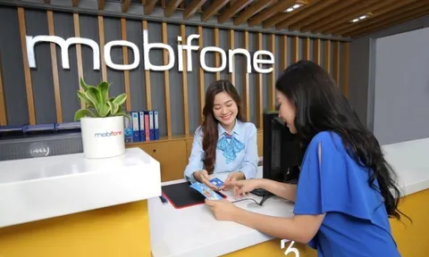 MobiFone tặng điện thoại, nâng cấp 4G cho người dùng