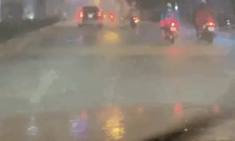 12 điều lưu ý khi lái xe trong mùa mưa bão