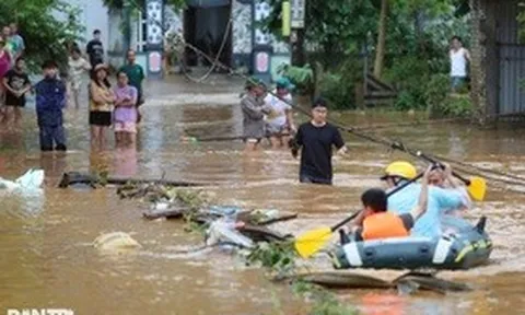 TPHCM ủng hộ 120 tỷ đồng cho người dân bị thiệt hại do bão lũ