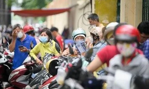 Lo sợ ngập lụt, nhiều trường ở Hà Nội cho học sinh nghỉ sớm, học online