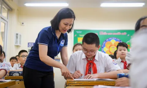 Học sinh Lào Cai ở khu vực an toàn đi học vào 16/9