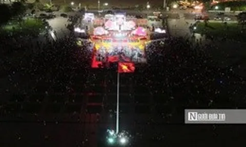 "Anh trai" Bùi Công Nam cùng dàn nghệ sĩ "đốt cháy" sân khấu Countdown Tp. Quy Nhơn