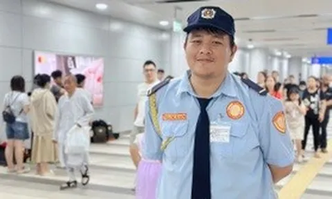 Chàng bảo vệ cao 2m tại ga tàu điện Bến Thành bất ngờ nổi tiếng