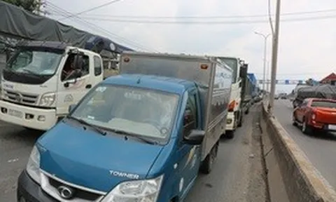 Đèn đỏ "đơ", tài xế không dám vượt vì sợ bị phạt ở Đồng Nai