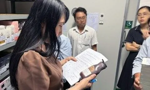 Kiểm tra đột xuất nhà máy sản xuất cho công ty của chồng Đoàn Di Băng