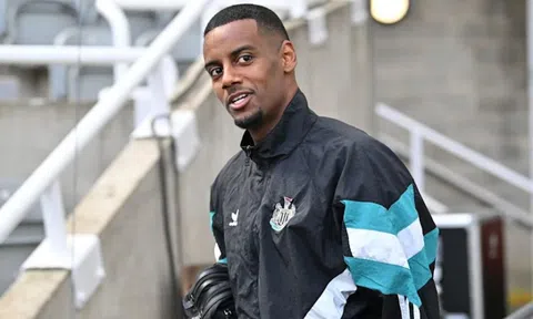 Sốc: Tiền đạo Isak yêu cầu mức lương kỷ lục để ở lại Newcastle