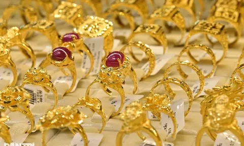 Giá vàng giảm tiếp, rời ngưỡng hỗ trợ quan trọng