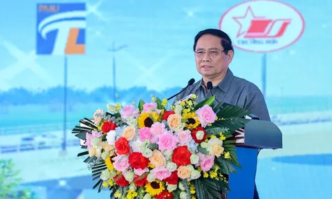 Thủ tướng: Khai thác cầu Phong Châu xứng đáng với mong mỏi của người dân