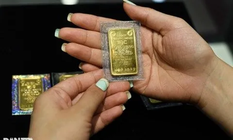 Giá vàng quay đầu giảm sau khi lên mức 138,4 triệu đồng/lượng