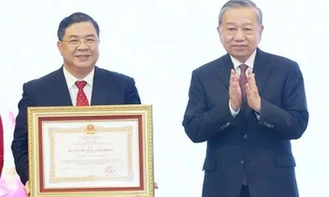 Tổng Bí thư: Văn phòng Trung ương Đảng cần đóng vai “nhạc trưởng”