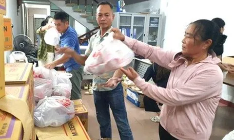 Hành trình đưa 1.000 túi an sinh đến người dân vùng lũ Đà Nẵng và Huế