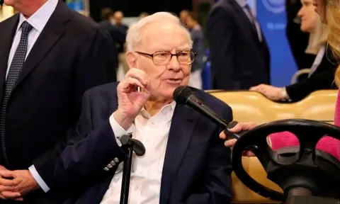 Warren Buffet quyết ‘ngồi im’, ‘pháo đài’ tiền mặt của Berkshire Hathaway lại lập kỷ lục mới