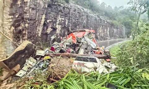 Thủ tướng yêu cầu cứu chữa miễn phí cho người bị thương vụ sạt lở đèo Khánh Lê