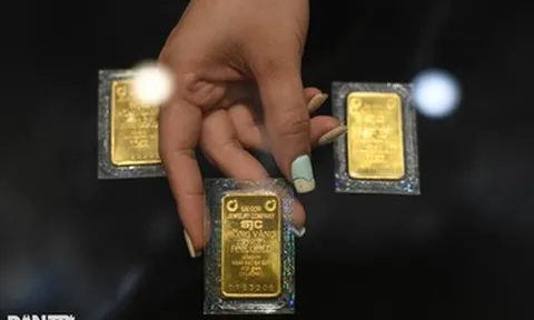 Vừa bật tăng mạnh, giá vàng đã quay đầu giảm 700.000 đồng/lượng