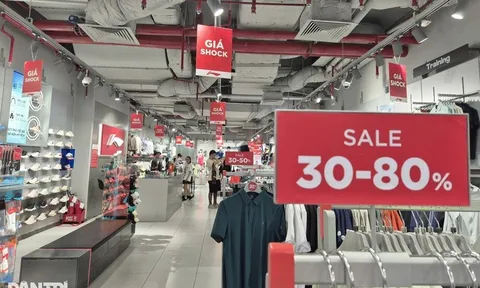 Bắt đầu mùa Black Friday: Giảm giá đến 80% nhưng vẫn ít khách