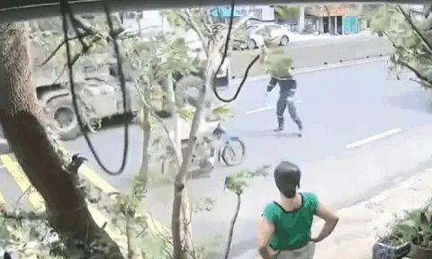 Chiến sĩ Công an TPHCM phản xạ trong tích tắc, cứu nữ sinh trước mũi xe tải