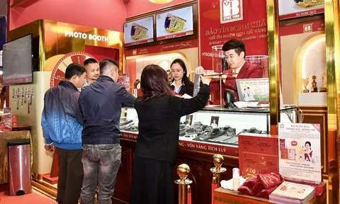 Gian hàng Bảo Tín Minh Châu hút khách tại Hội chợ ASEAN++ 2025