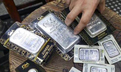 Giá bạc tăng cao, chuyên gia nêu cảnh báo quan trọng