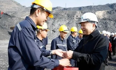 Tổng Bí thư thăm công nhân ngành than, nêu tinh thần "kỷ luật và đồng tâm"