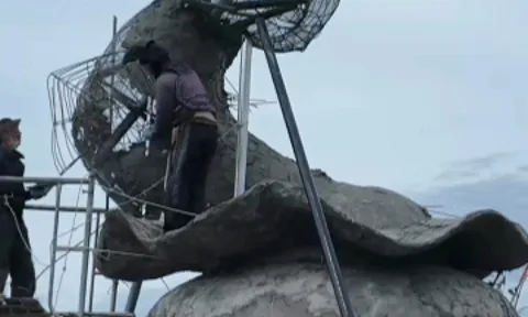 9x chi tiền tỷ đắp hàng chục tượng khổng lồ mời khách vào vui chơi miễn phí