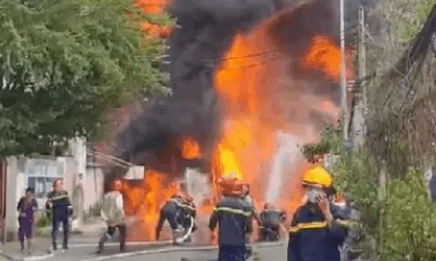 700 hộ dân mất điện sau vụ cháy xe bồn chở xăng ở TPHCM