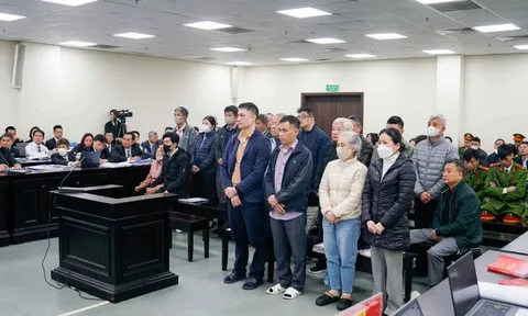 Giám đốc BHXH nhận hối lộ 700 triệu đồng “để anh em vui”