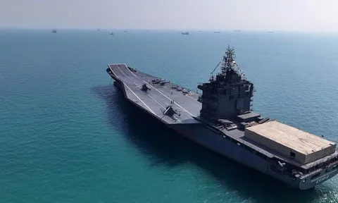 Iran điều tàu sân bay Shahid Bagheri ra biển sẵn sàng đánh chặn hạm đội Mỹ?