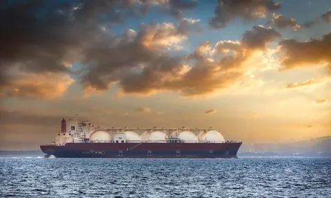 EU gấp rút tìm kiếm các nhà cung cấp năng lượng mới để thoát Mỹ