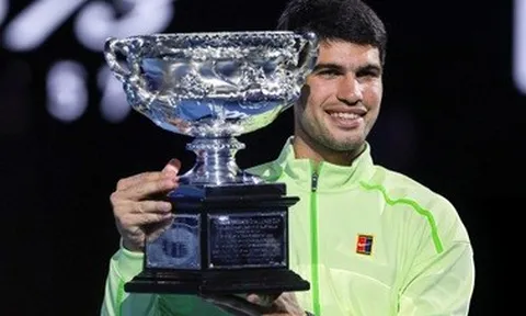 Alcaraz hạ Djokovic, lần đầu vô địch Australian Open