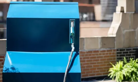 Mỹ vừa chế "cỗ máy như khoa học viễn tưởng" biến CO2 thành xăng, giá xăng sắp về 0 đồng?