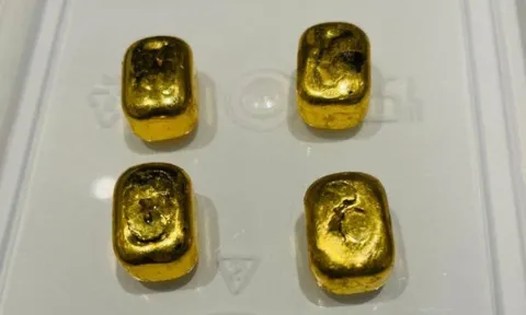 Giấu 4 thỏi vàng trị giá gần 490 triệu đồng trong miệng, một hành khách bị chặn giữ tại sân bay