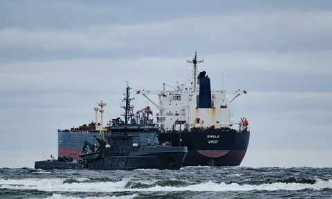 EU âm thầm cân nhắc bỏ trần giá dầu Nga?