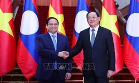 Thủ tướng Phạm Minh Chính gặp Thủ tướng Lào