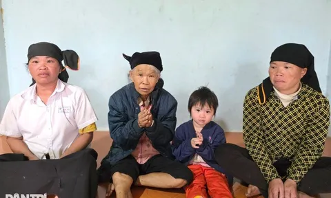 Mã số 5856: Mẹ già bệnh tật gồng gánh 2 con gái mù lòa và cháu ngoại thơ dại